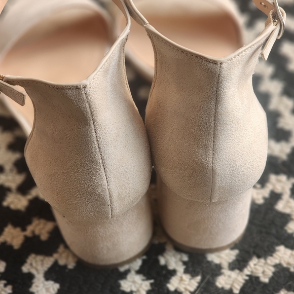 Beige ankle strap suede sandals - Picture 4 of 9